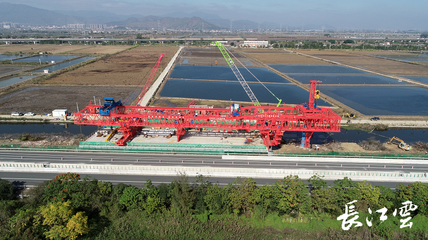 橋梁建筑進入3.0時代 世界首臺樁梁一體智能造橋機"共工號"成功投入使用